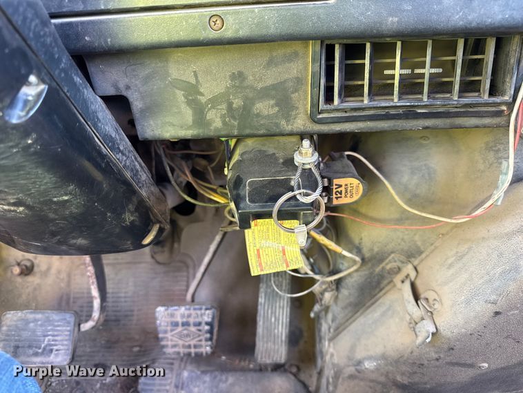 image for item EF2288 1995 International 4900 flatbed truck