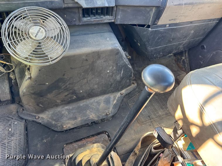 image for item EF2288 1995 International 4900 flatbed truck