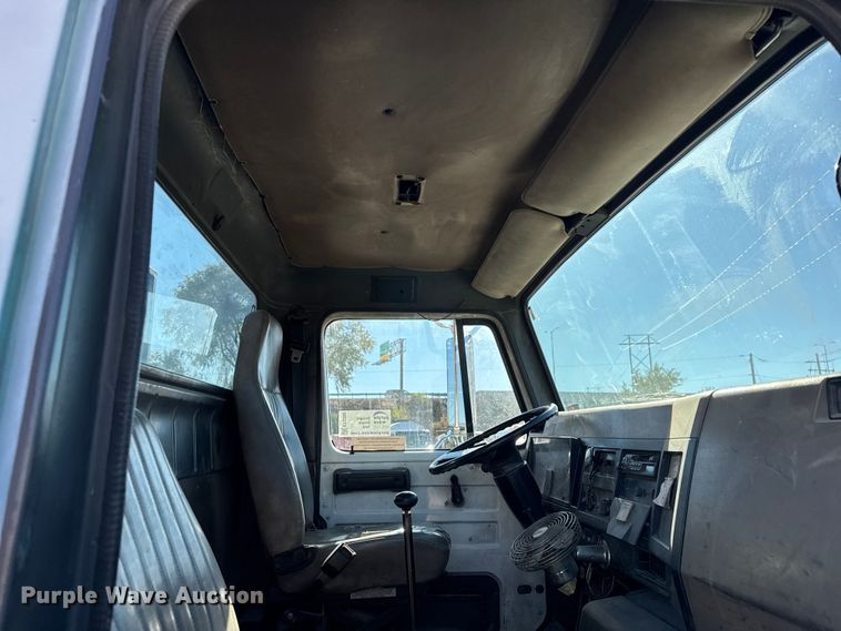 image for item EF2288 1995 International 4900 flatbed truck