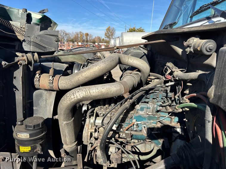 image for item EF2288 1995 International 4900 flatbed truck