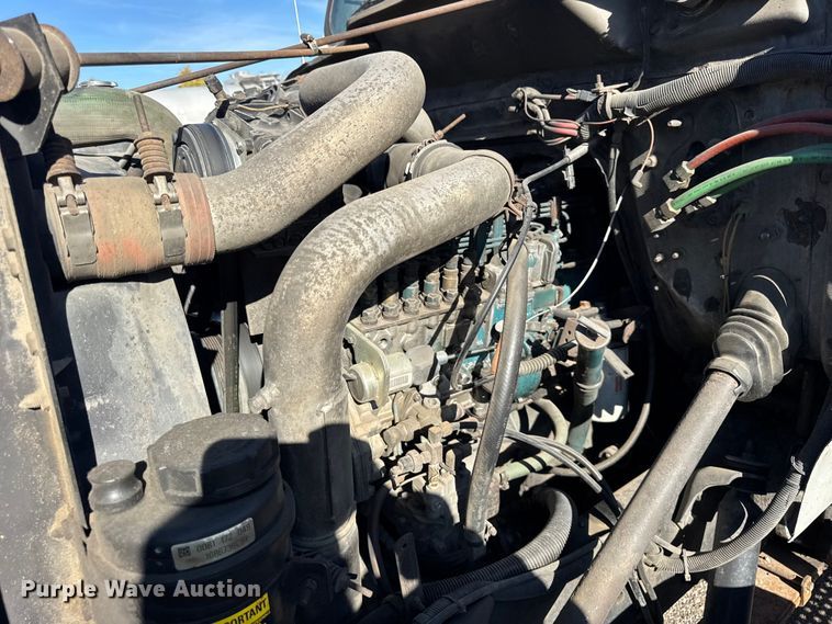 image for item EF2288 1995 International 4900 flatbed truck