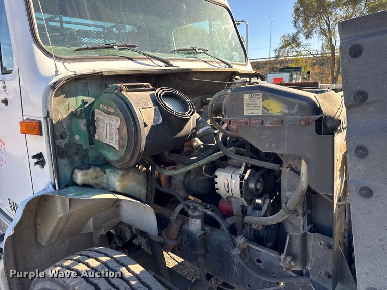 image for item EF2288 1995 International 4900 flatbed truck