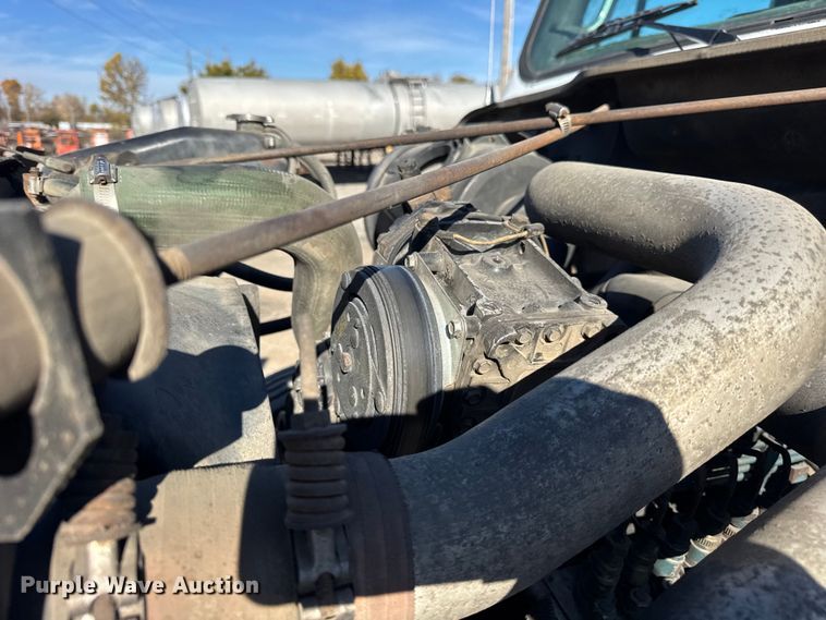 image for item EF2288 1995 International 4900 flatbed truck