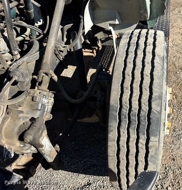 image for item EF2288 1995 International 4900 flatbed truck