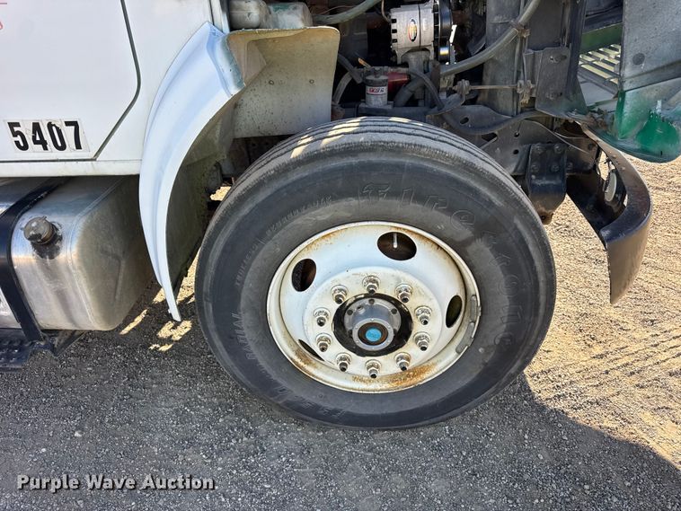 image for item EF2288 1995 International 4900 flatbed truck