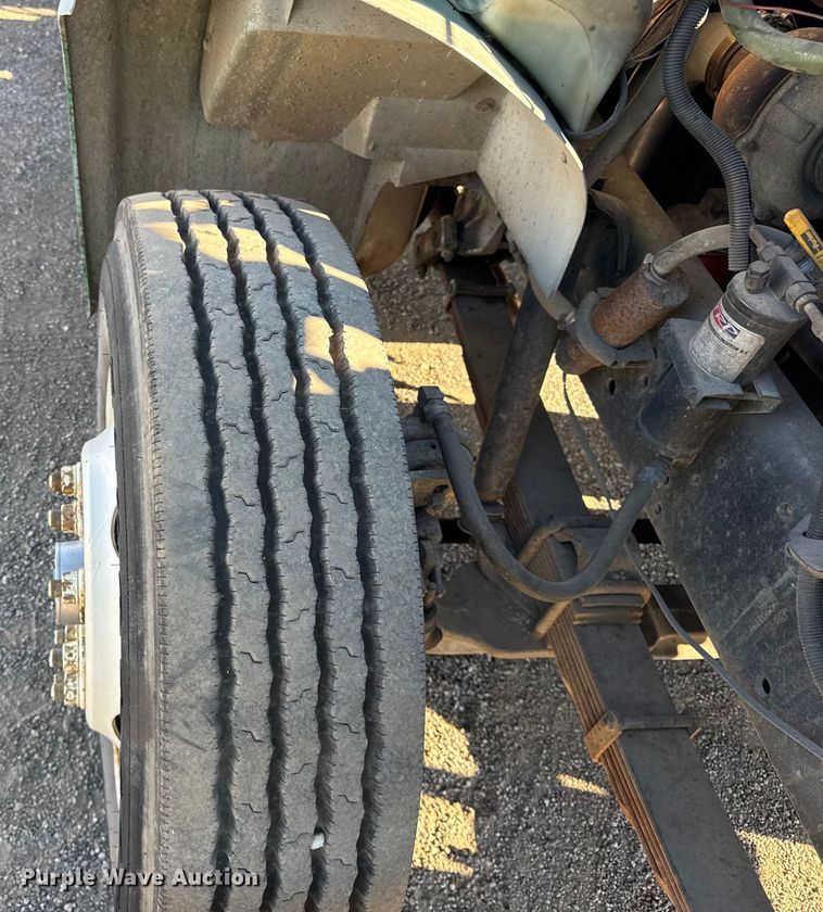 image for item EF2288 1995 International 4900 flatbed truck