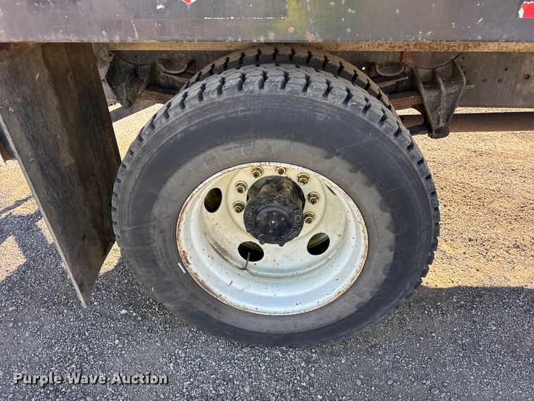 image for item EF2288 1995 International 4900 flatbed truck