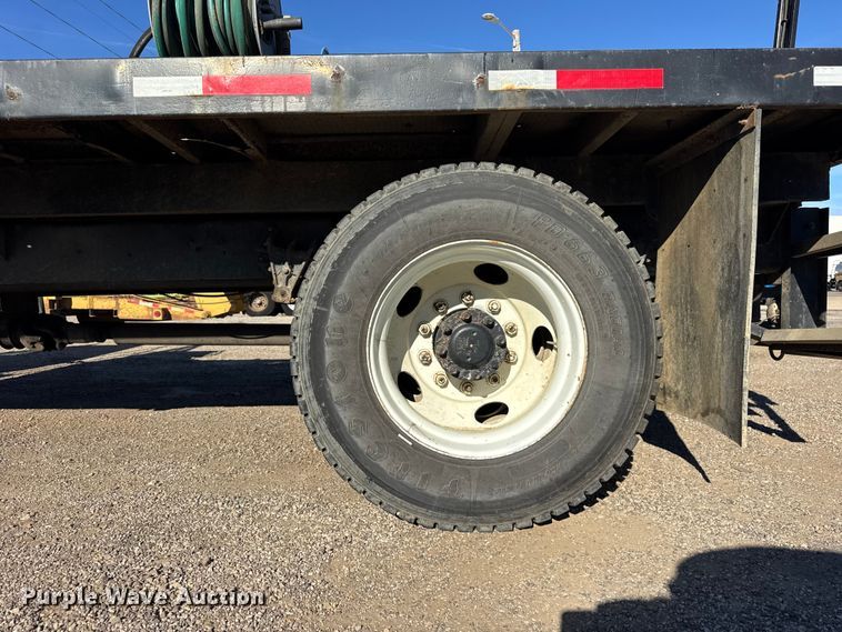 image for item EF2288 1995 International 4900 flatbed truck