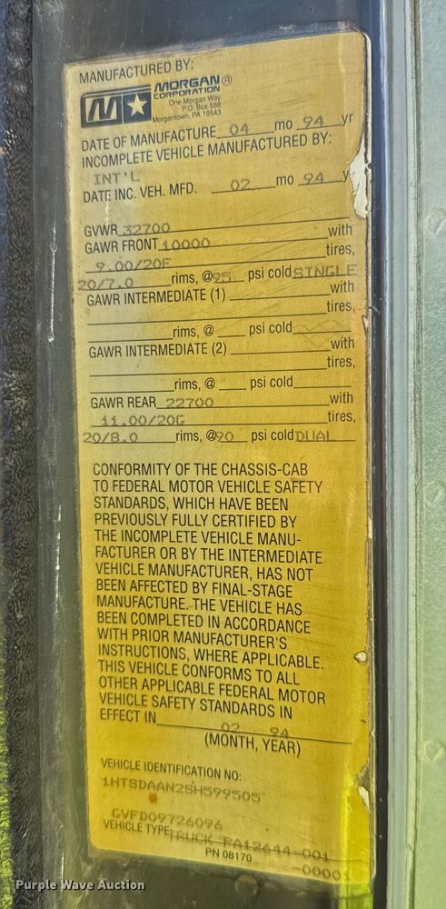 image for item EF2288 1995 International 4900 flatbed truck