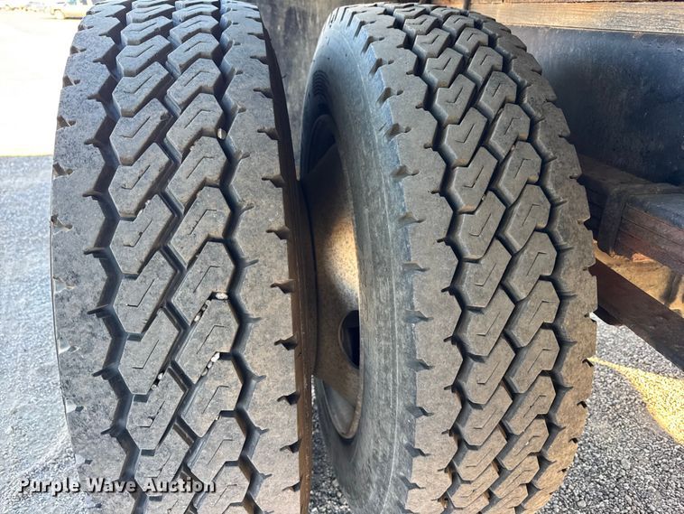 image for item EF2289 2001 Sterling Acterra M7500 flatbed truck