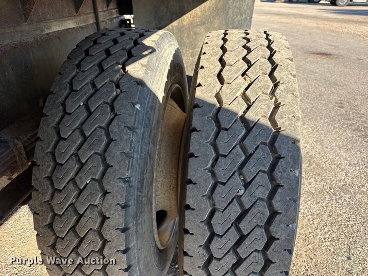 image for item EF2289 2001 Sterling Acterra M7500 flatbed truck