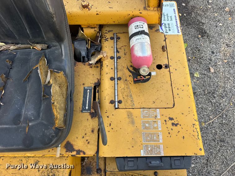 image for item EF2293 1996 Vermeer V5750 trencher