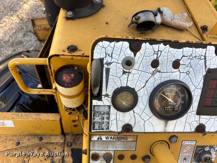 image for item EF2293 1996 Vermeer V5750 trencher