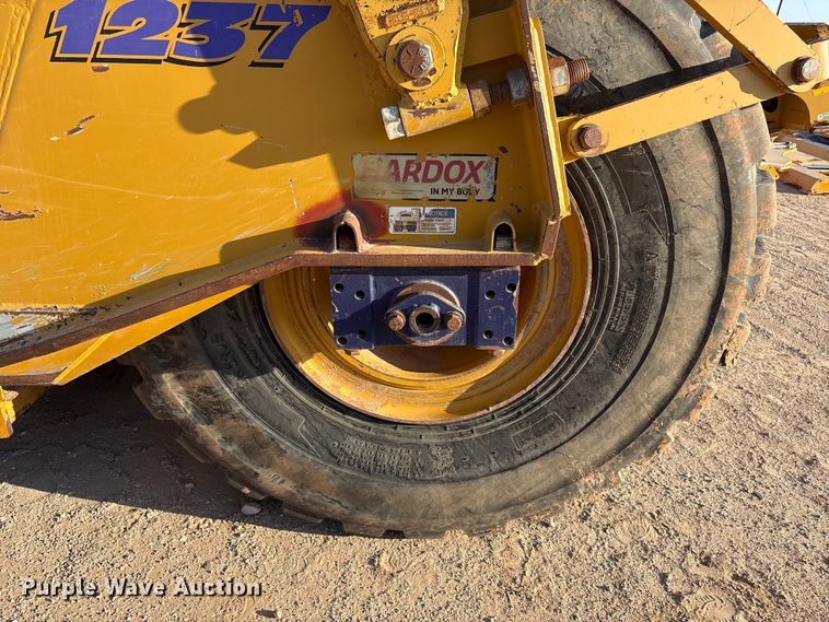 image for item EF6081 2015 K-Tec 1233 scraper