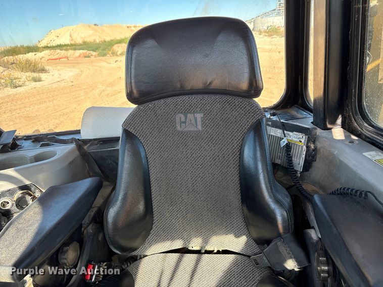 image for item EF6136 2019 Caterpillar D6T XL dozer