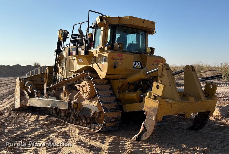 image for item EF6137 2017 Caterpillar D8T dozer