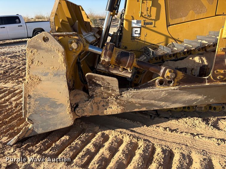 image for item EF6137 2017 Caterpillar D8T dozer