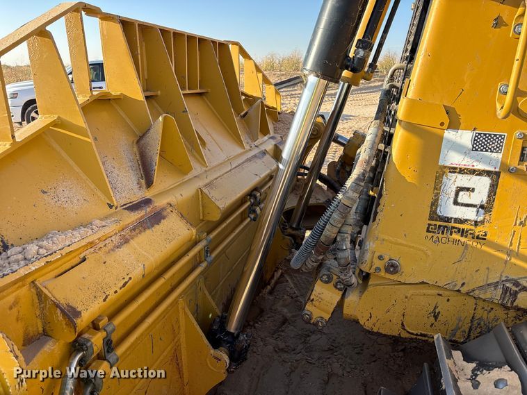 image for item EF6137 2017 Caterpillar D8T dozer