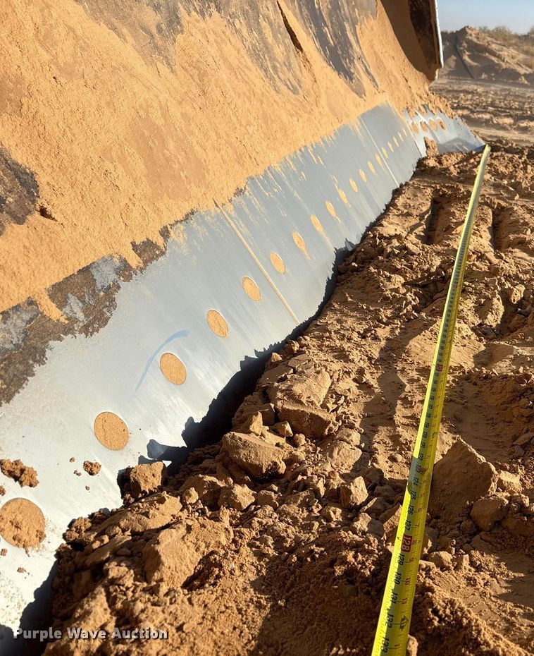 image for item EF6137 2017 Caterpillar D8T dozer