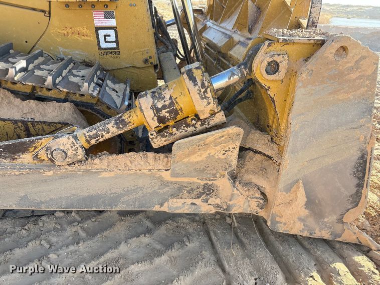 image for item EF6137 2017 Caterpillar D8T dozer