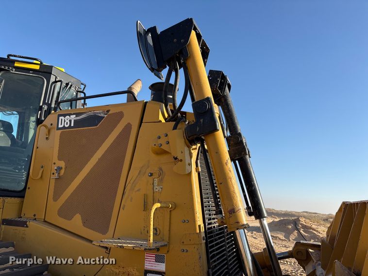 image for item EF6137 2017 Caterpillar D8T dozer