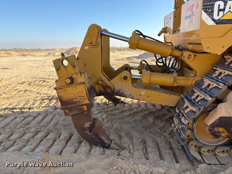 image for item EF6137 2017 Caterpillar D8T dozer