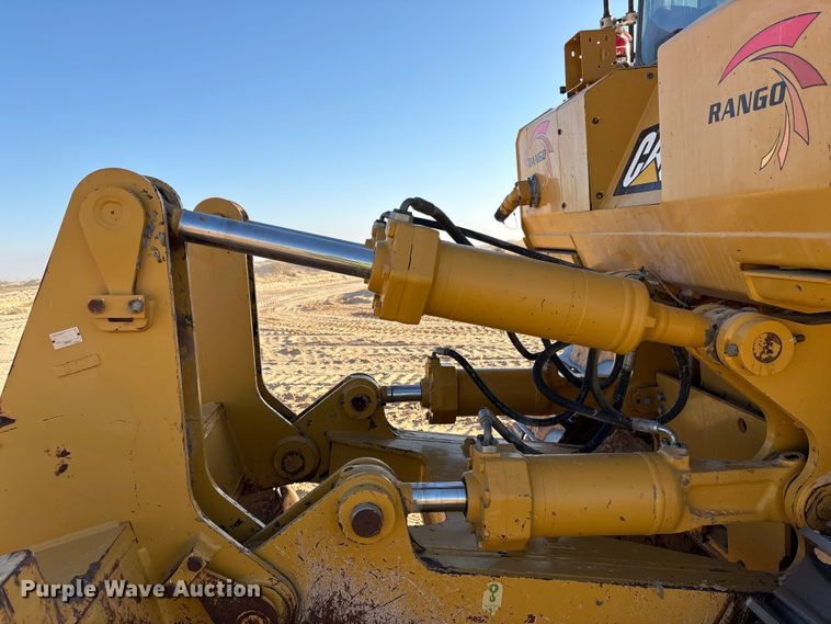 image for item EF6137 2017 Caterpillar D8T dozer