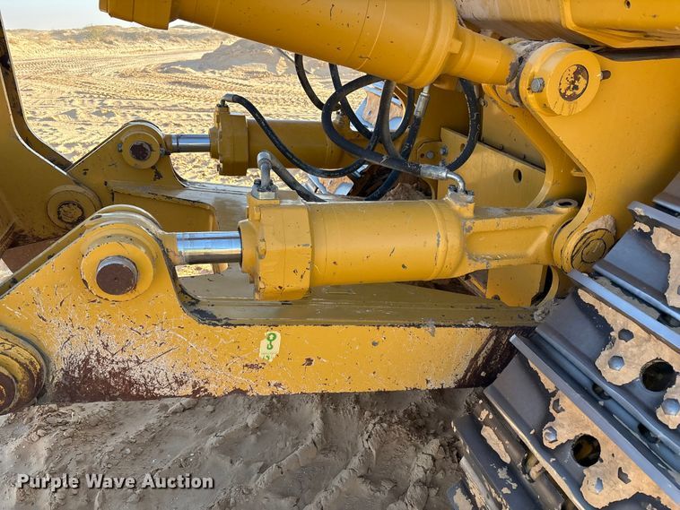 image for item EF6137 2017 Caterpillar D8T dozer