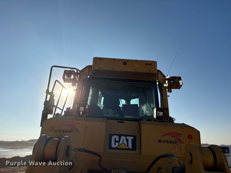 image for item EF6137 2017 Caterpillar D8T dozer