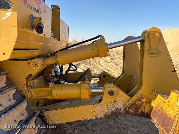 image for item EF6137 2017 Caterpillar D8T dozer
