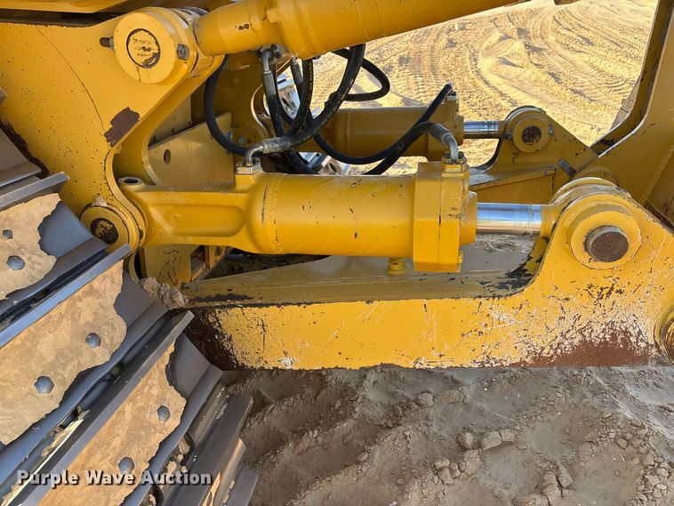 image for item EF6137 2017 Caterpillar D8T dozer