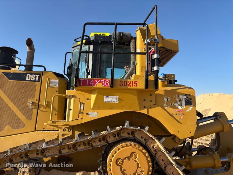 image for item EF6137 2017 Caterpillar D8T dozer