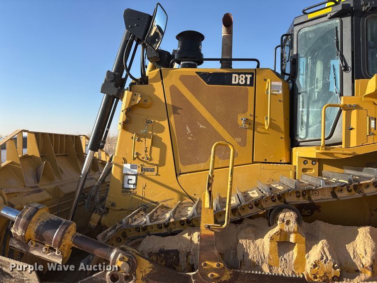 image for item EF6137 2017 Caterpillar D8T dozer