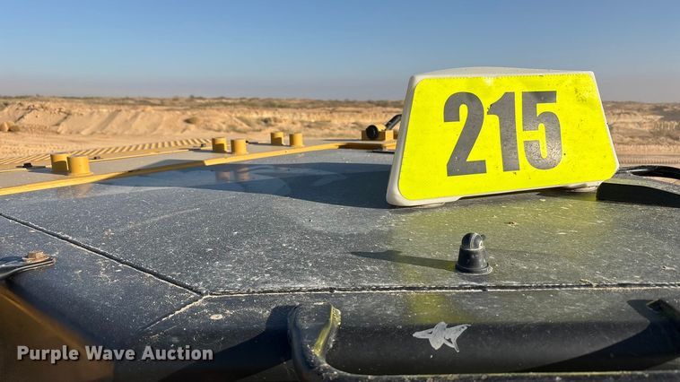 image for item EF6137 2017 Caterpillar D8T dozer