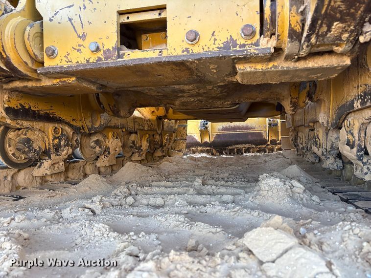 image for item EF6137 2017 Caterpillar D8T dozer