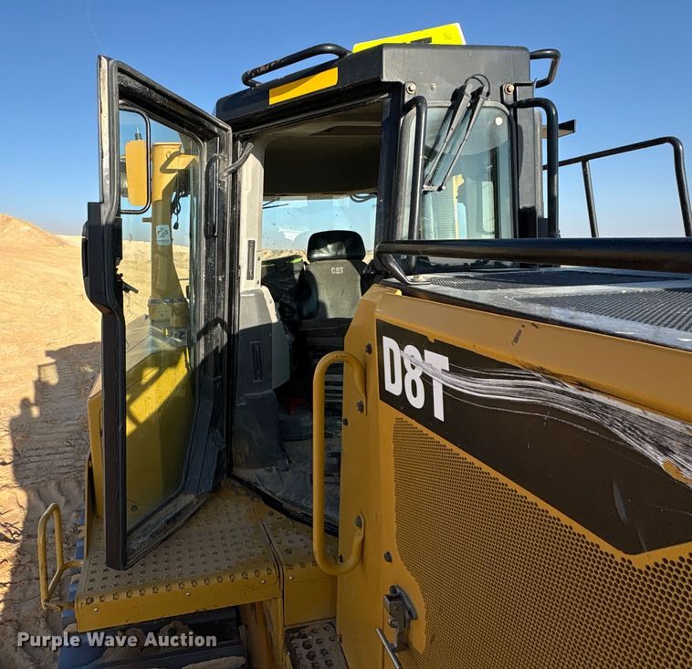 image for item EF6137 2017 Caterpillar D8T dozer