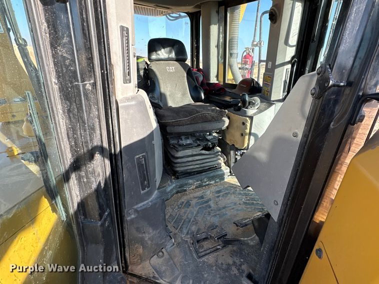 image for item EF6137 2017 Caterpillar D8T dozer