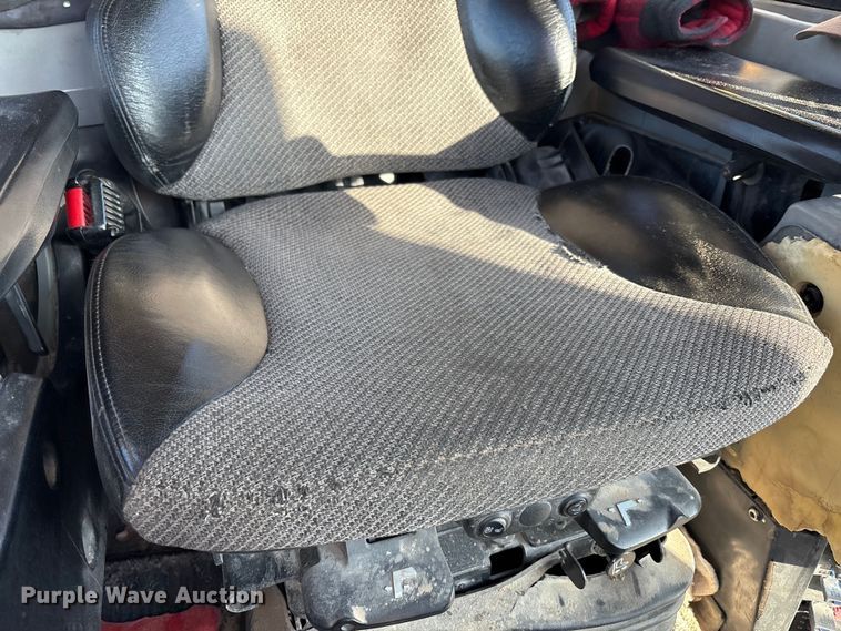 image for item EF6137 2017 Caterpillar D8T dozer