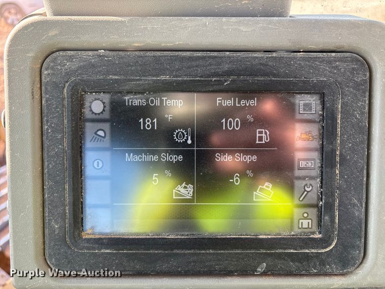 image for item EF6137 2017 Caterpillar D8T dozer