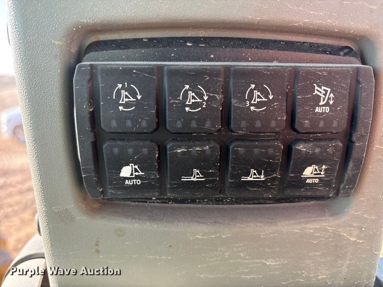 image for item EF6137 2017 Caterpillar D8T dozer