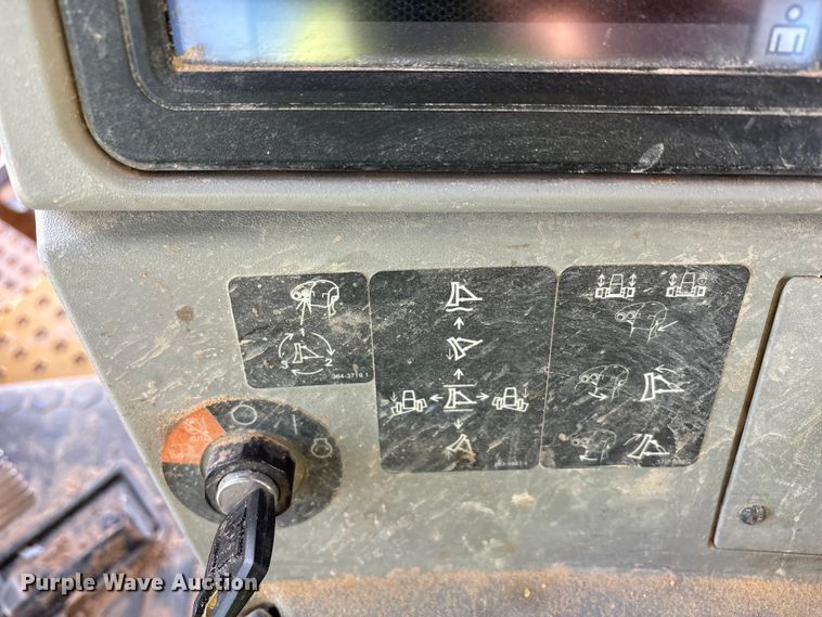 image for item EF6137 2017 Caterpillar D8T dozer