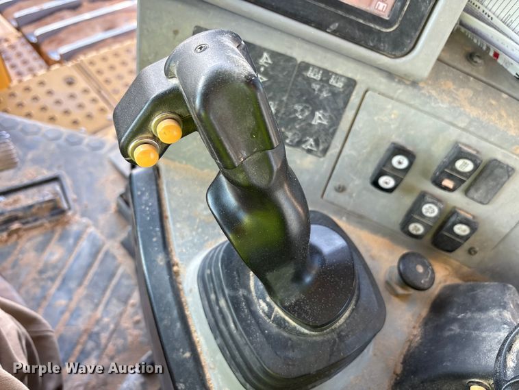 image for item EF6137 2017 Caterpillar D8T dozer