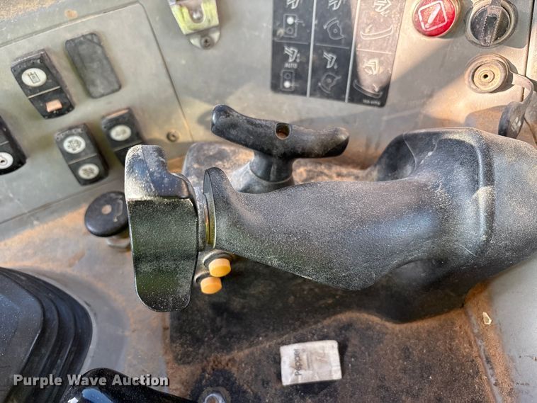 image for item EF6137 2017 Caterpillar D8T dozer