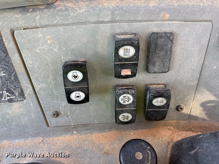 image for item EF6137 2017 Caterpillar D8T dozer