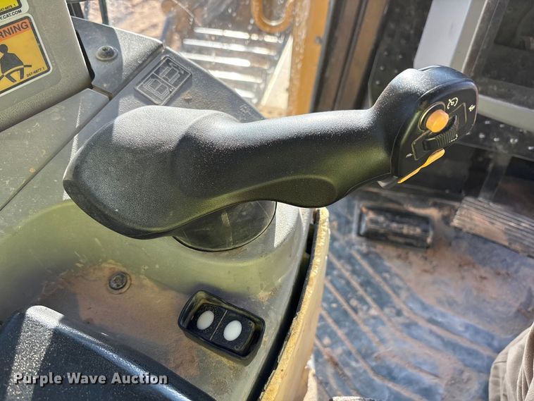 image for item EF6137 2017 Caterpillar D8T dozer