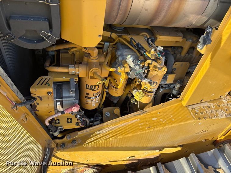 image for item EF6137 2017 Caterpillar D8T dozer