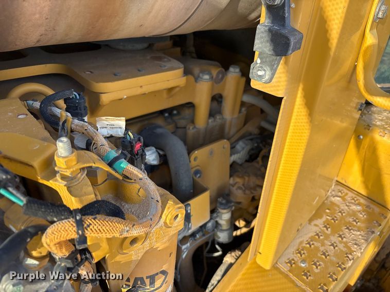 image for item EF6137 2017 Caterpillar D8T dozer