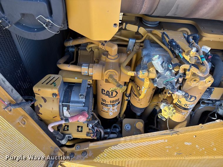 image for item EF6137 2017 Caterpillar D8T dozer