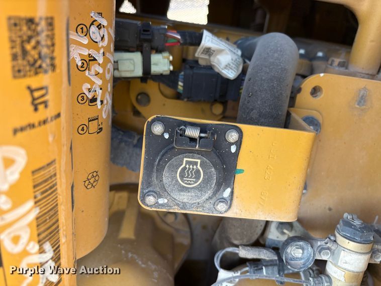 image for item EF6137 2017 Caterpillar D8T dozer