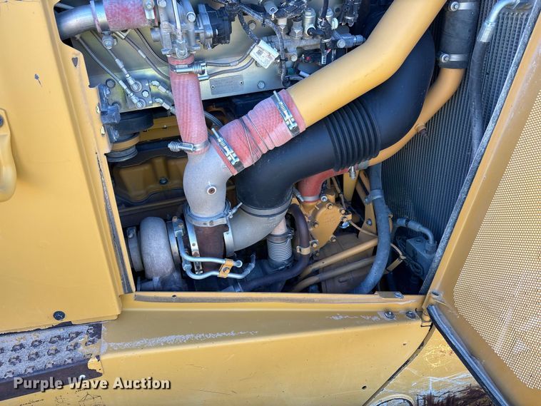 image for item EF6137 2017 Caterpillar D8T dozer